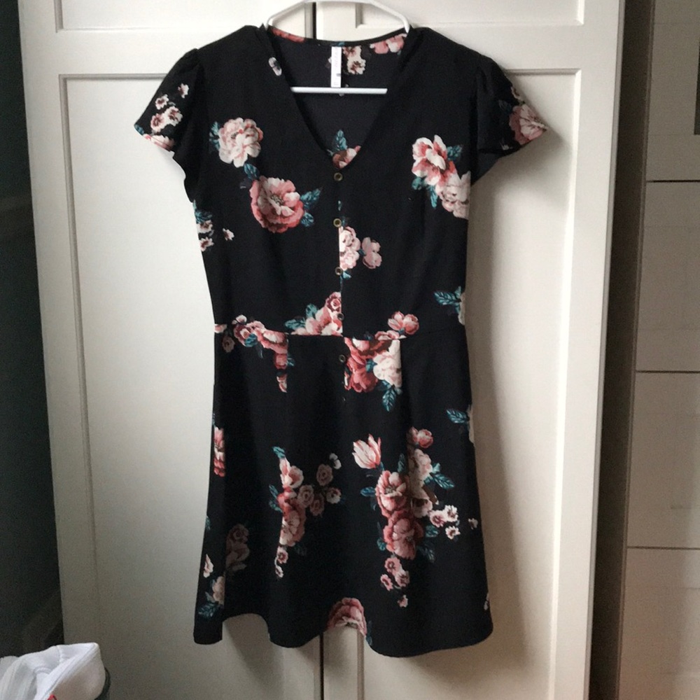Xhileration Womens XS Black Floral Dress